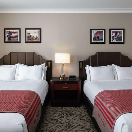 The Higgins Hotel New Orleans, Curio Collection By Hilton Εξωτερικό φωτογραφία