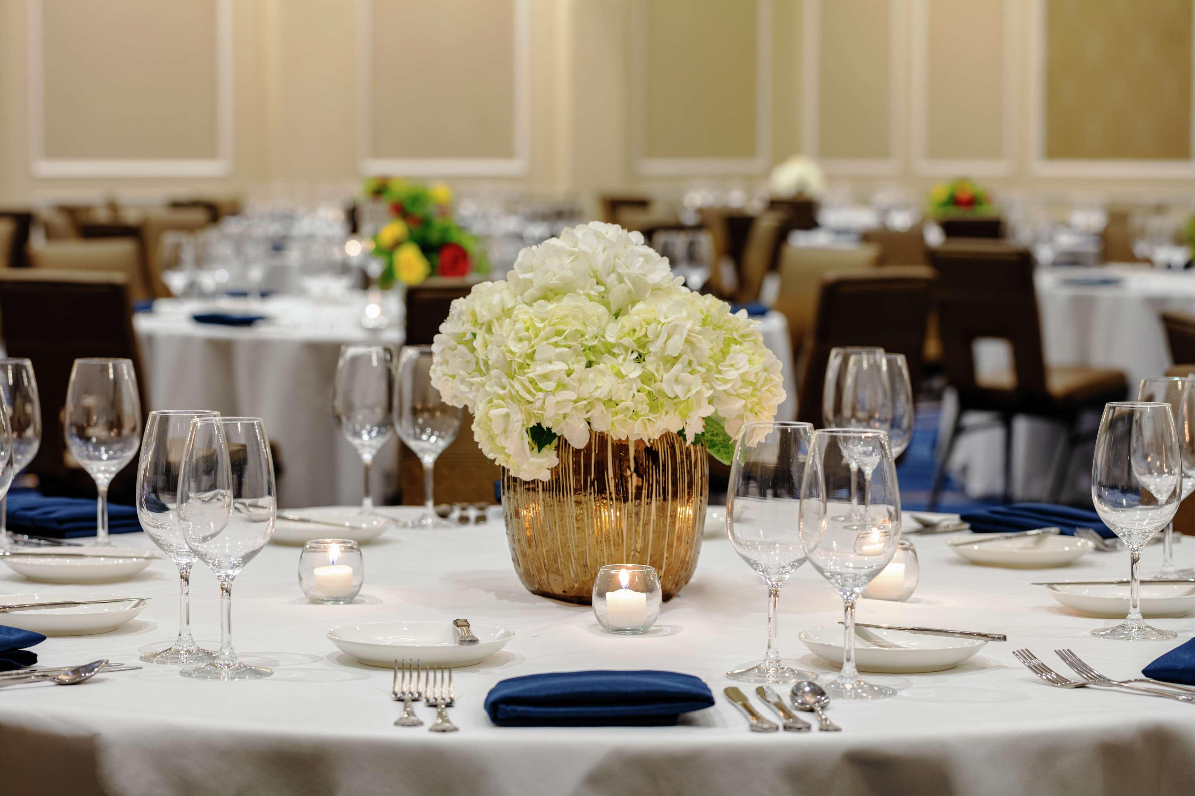 The Higgins Hotel New Orleans, Curio Collection By Hilton Εξωτερικό φωτογραφία