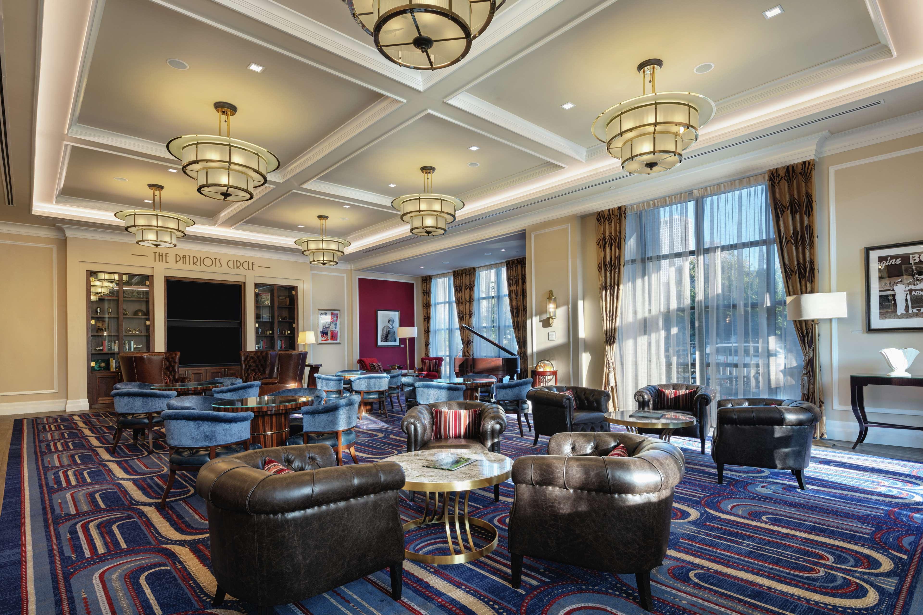 The Higgins Hotel New Orleans, Curio Collection By Hilton Εξωτερικό φωτογραφία