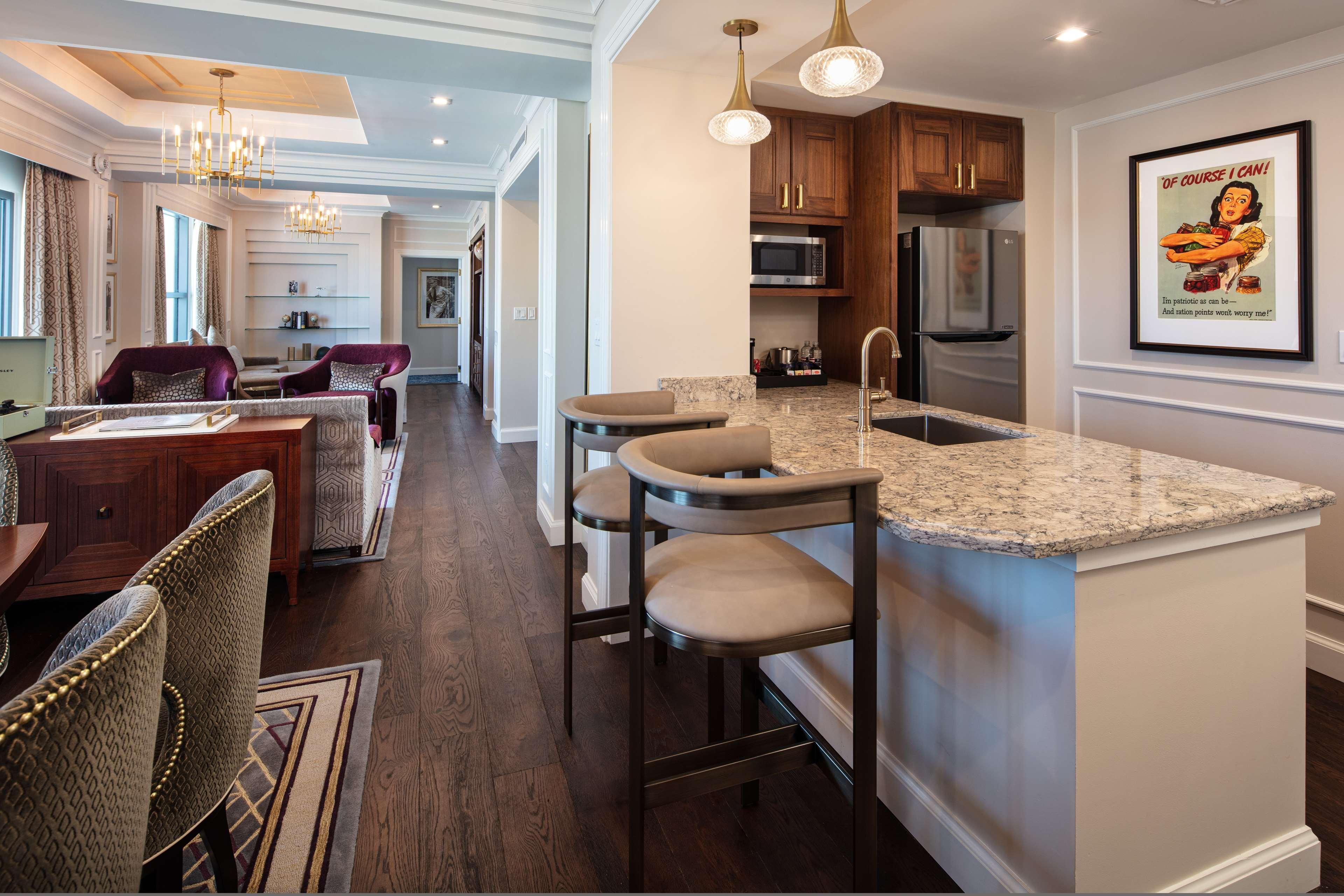 The Higgins Hotel New Orleans, Curio Collection By Hilton Εξωτερικό φωτογραφία