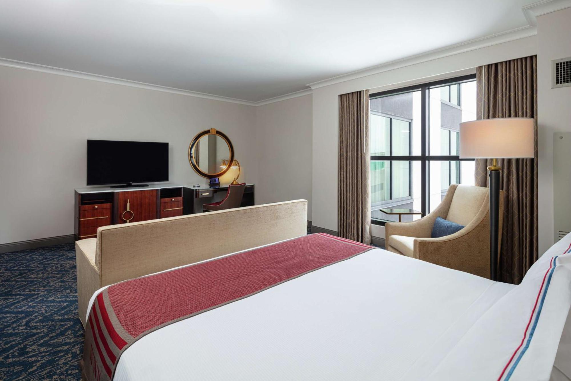 The Higgins Hotel New Orleans, Curio Collection By Hilton Εξωτερικό φωτογραφία