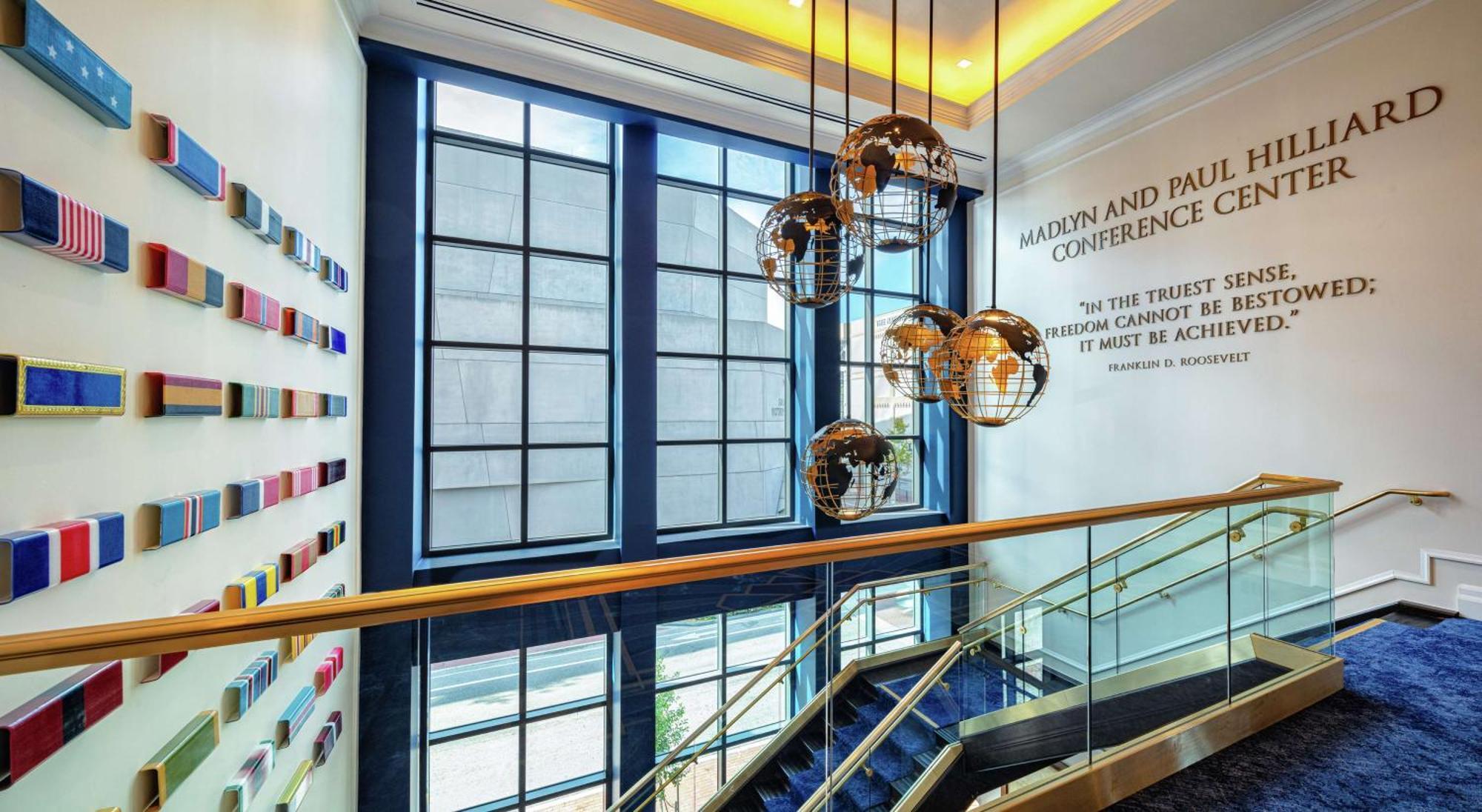 The Higgins Hotel New Orleans, Curio Collection By Hilton Εξωτερικό φωτογραφία